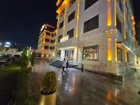 Al Yarmouk International Hotel - parking
