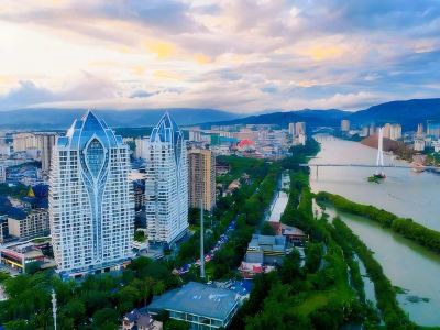 Twin Tower Star Holiday Hotel (Splashing Square Jiangbian Night Market)