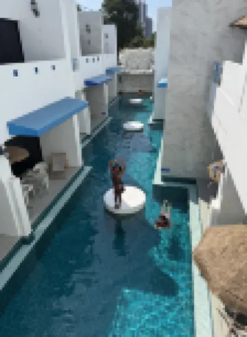 莫娜麗莎天堂泳池飯店