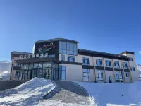 Changhong Pearl Hotel (Qinggeli Langshan Ski Resort)