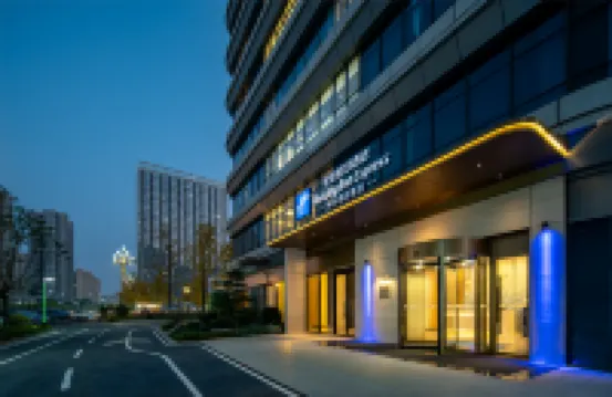 Holiday Inn ExpressChengdu Phoenix Mountain Hotels near Huanghua Commercial Street