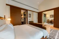 Huaying Shili Fangfei Hongyan Meicun