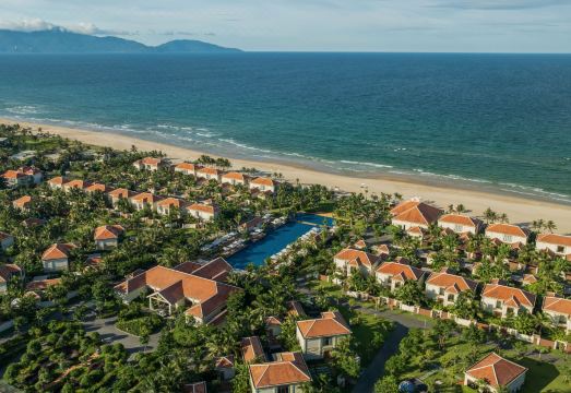 퓨전 리조트의 모던한 객실 인테리어