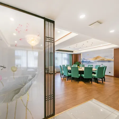 NEW OVERSEAS CHINESE HOTEL