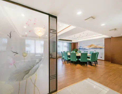 NEW OVERSEAS CHINESE HOTEL