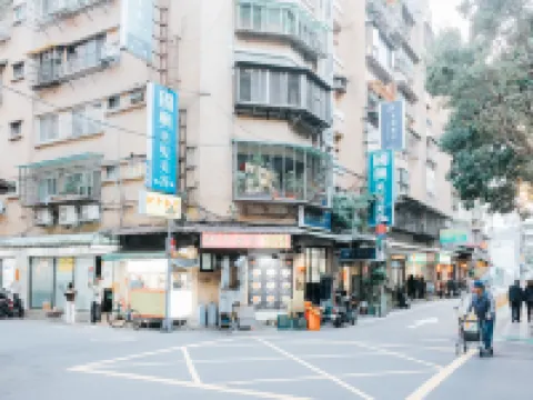 Meworld Hotel Zhongshan Hotel berhampiran Taipei Story House
