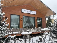 Xiangye · Qitinxue The Beauty of The East Snow View Homestay (Snow Town Scenic Area) Hotels near Snow Valley