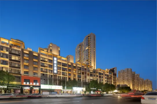 Liling Cichen Grand Hotel (Liquan Road Jiuhong Century Plaza)