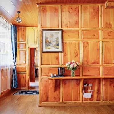 Shangri-La Fanjing Muses Homestay (Shangri-La Printing Scripture Academy) Hotels in der Nähe von Pudacuo National Park