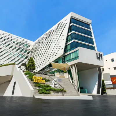 LiT BANGKOK Hotel Отели рядом с достопримечательностью «Ват Джао Ам»