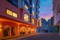 Sweetheart Family Resort Hotel (Yangshuo West Street Shili Gallery)