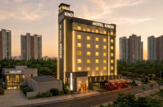 โรงแรมน็อกซ์ โรงแรมใน