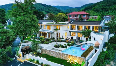 Pushu · Mountain Luxury | Summer Stream Tracing and Water Play Boutique Stay Hotels in Ancient Ginkgo Promenade