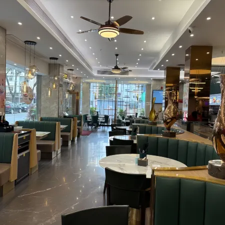 YEENFON HOTEL Отели рядом с достопримечательностью «Буддийский храм Хонгфа»