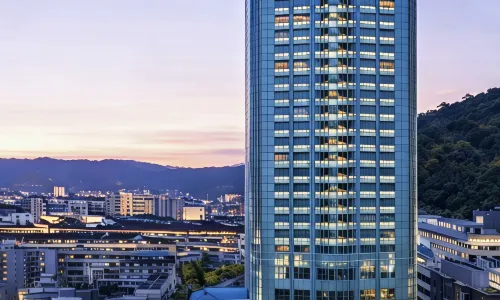 โรงแรมโฮเวิร์ด จอห์นสัน พลาซ่า