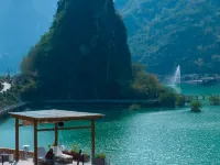 The love of the mountains and rivers of Haokun Lake Hotel a Baise