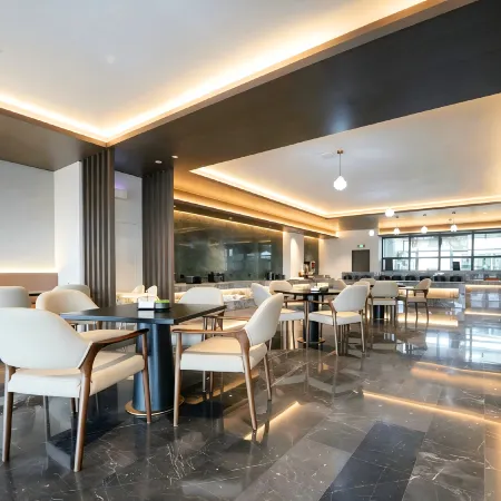 Mehood Lestie Hotel (Located in Lijiang Romance‑of‑Song and  High‑Speed Railway Station）