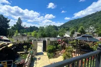 Floral Hotel · Taishan Oak Wei Hotel (Hongmen Mountain Entrance ）