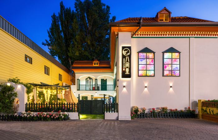 Bajianli · Eightmeadow · Western Courtyard Homestay (Yining Airport Liuxing Street Scenic Area)