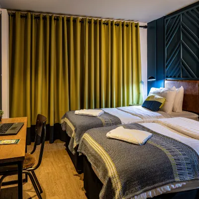 Latroupe Jacobs Inn โรงแรมใกล้สถานีรถไฟเพิร์ซ
