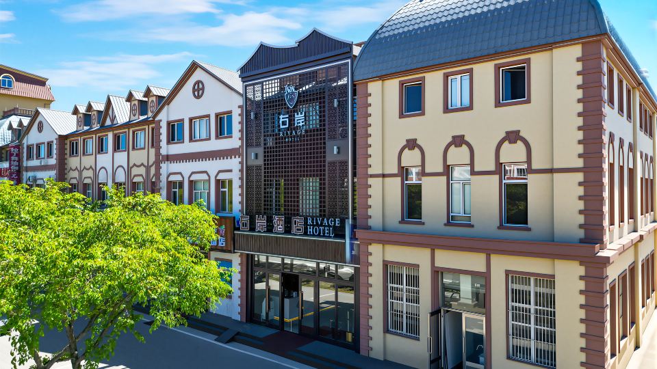 Genhe Right Bank Hotel
