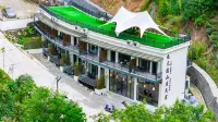 Jiutian Hidden Mountain Residence Homestay (Jiutian Xuanhe Fantasy Drift Upper Pier) - balcony