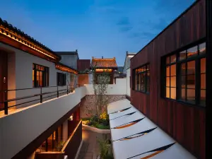 Langyue Hot‑spring Resort Homestay (Xinzhou Ancient Town Branch)