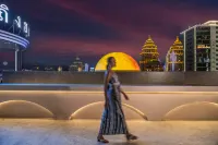 Cloud Dwelling Sky Pool Resort (Xishuangbanna West Shuangjing Xingguang Night Market Branch) - Barer