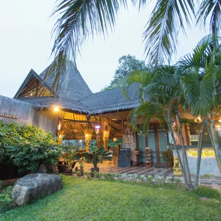 Samui Honey Tara Villa Residence Отели рядом с достопримечательностью «Большая статуя Будды»