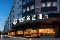 Floral Banlan Hotel (WuyuanCentral Cultural Square Branch) - parking