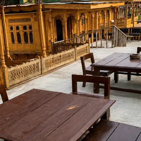 Baktoo Palace premium Houseboat