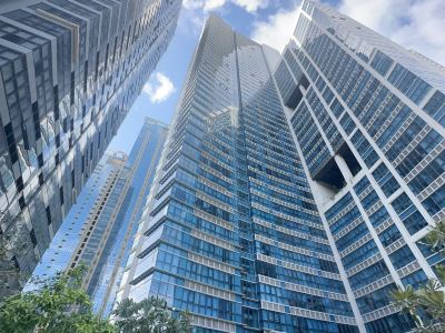 Thompson Suites BGC (Uptown Parksuites Tower 1)