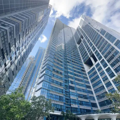 Thompson Suites BGC (Uptown Parksuites Tower 1) Hotels near Bonifacio Global City