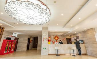 The lobby is clean and available for use by all guests at Guangmingding Hotel