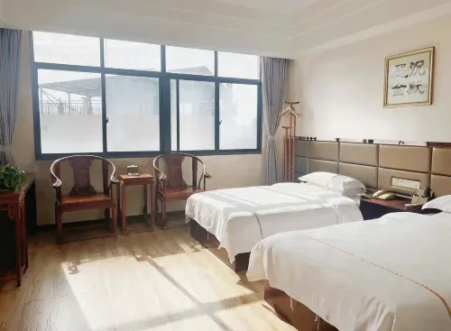 Zhuyuan Village Business Hotel