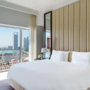 Rixos Marina Abu Dhabi Отели рядом с достопримечательностью «Двор Bateen Dhow»