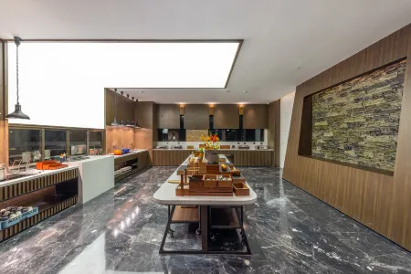 Lin Zhi  Chomura Zong Hotel Отели в г. Нюинтри