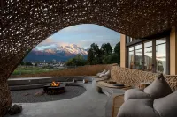 Yundu · Xueshan Lake View Guesthouse (Lijiang Qingxi Rizhao Jinshan view store) Hotels near Square Market