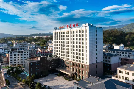 Rayzen hotel Отели рядом со станцией Lincang Railway Station