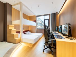 Light Luxury Hotel (Yancheng Middle School RT-Mart)