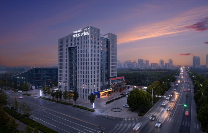 Pingyi Wanda Yuehua Hotel