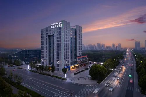 Pingyi Wanda Yuehua Hotel