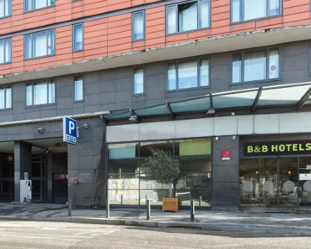 B&B HOME Paris Nord 18ème Hotels in Saint-Denis