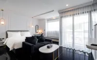 โรงแรม ราตรี ภูเก็ต โอลด์ทาวน์ - พร้อมระเบียง