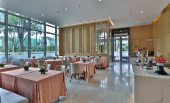 Bay Breeze Holiday Hotel (OCT Harbour PLUS Foshan)