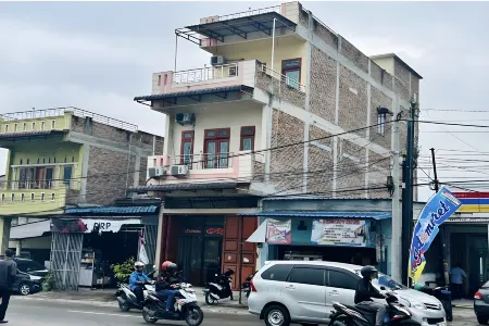 Shinta Guesthouse Отели в г. Tanjung Morawa