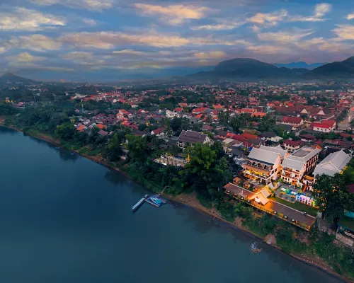 RELAXFUL HOTEL Hotels near Wat Siphoutthabath