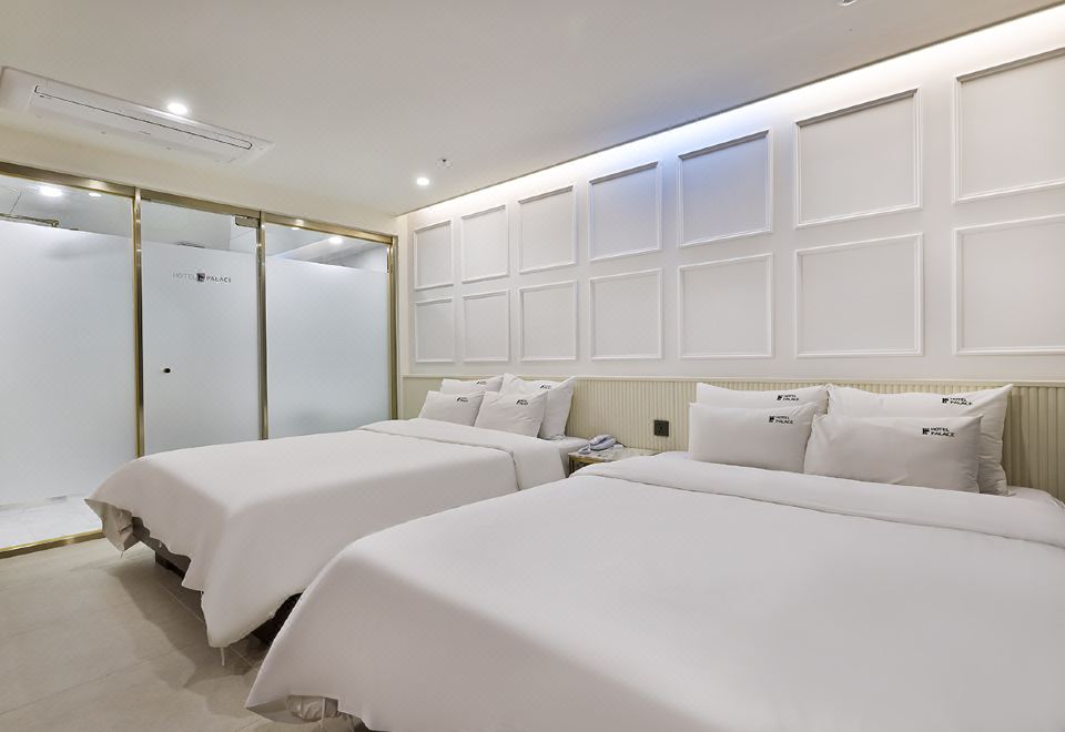 경주 호텔 팰리스의 모던한 객실 내부