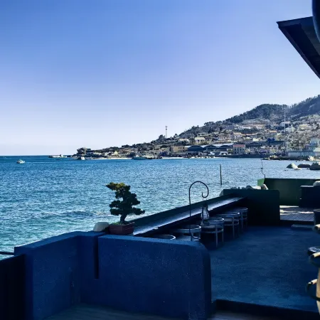 Chuyue retro light luxury space first-line sea view vacation arts