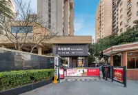 Hongjun·Jingxin Business Apartment Hotel (Shanghai Joy City Baoshan Road Metro Station Branch) - 2성급